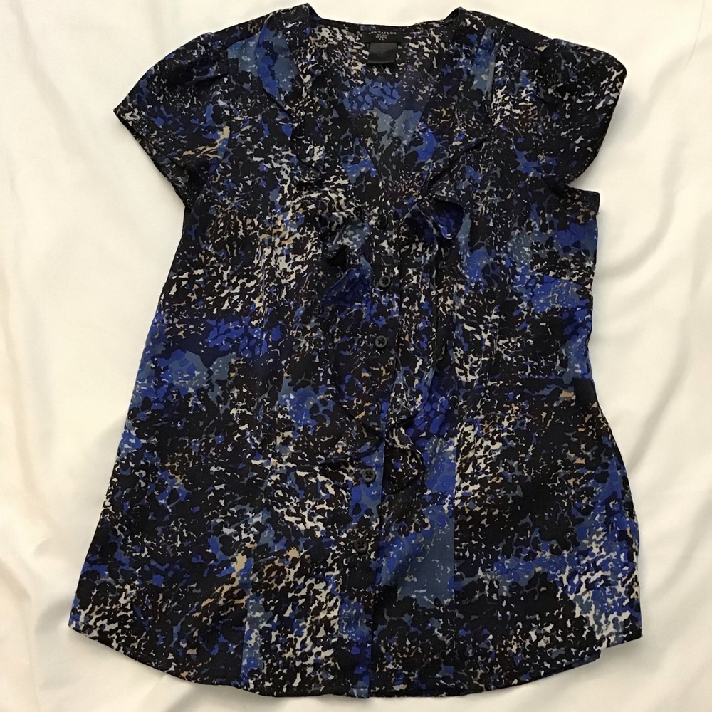 (Like New) Ann Taylor Shortsleeved Button Up Blouse